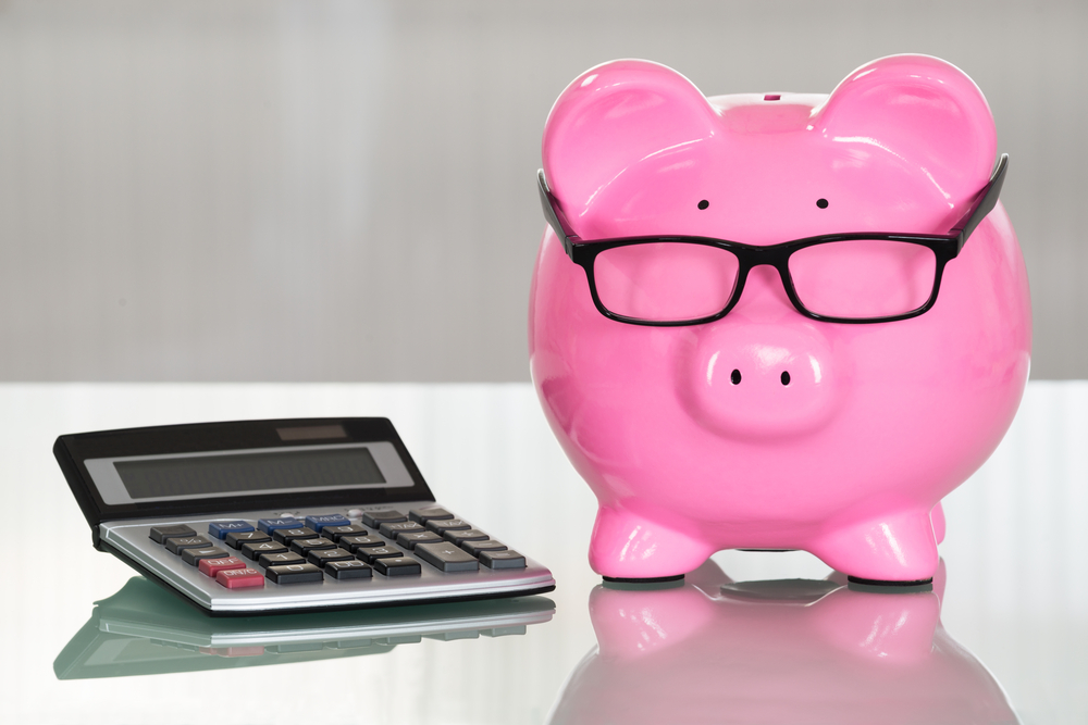 Close Up,Of,A,Piggybank,With,Eyeglasses,And,Calculator